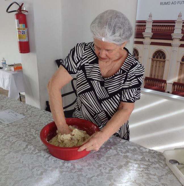 api-modulos/fotos/img/galeria_cat_culturais_537/537/13588/OFICINA - EDUCAÇÃO PARA O PATRIMÔNIO - OFICINA DE BISCOITO, 27.02.2026 (17).jpg